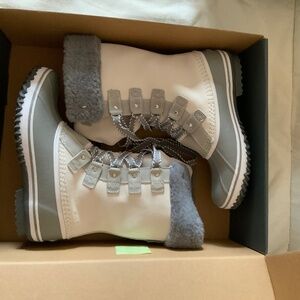 Eddie Bauer (9) W. HUNT PAC DLX Women’ Snow Boots